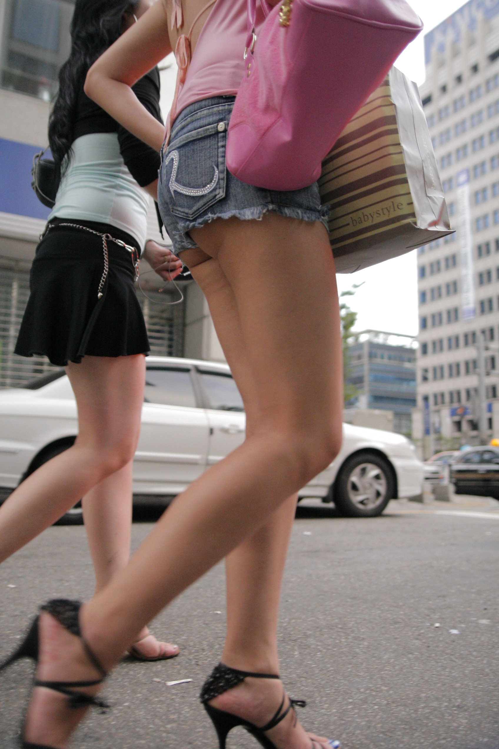 素人_ダメージホットパンツ_穴開き_盗撮_下半身_エロ画像20