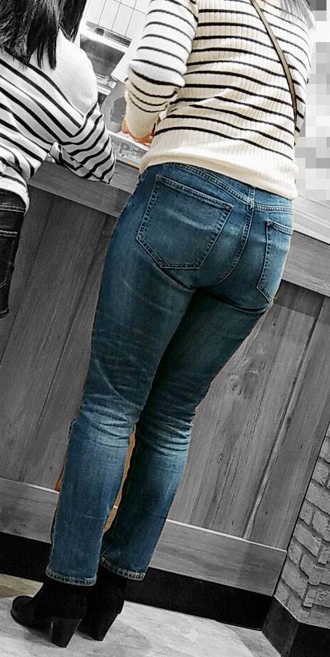 素人_デニムパンツ_街撮り_盗撮_エロ画像08