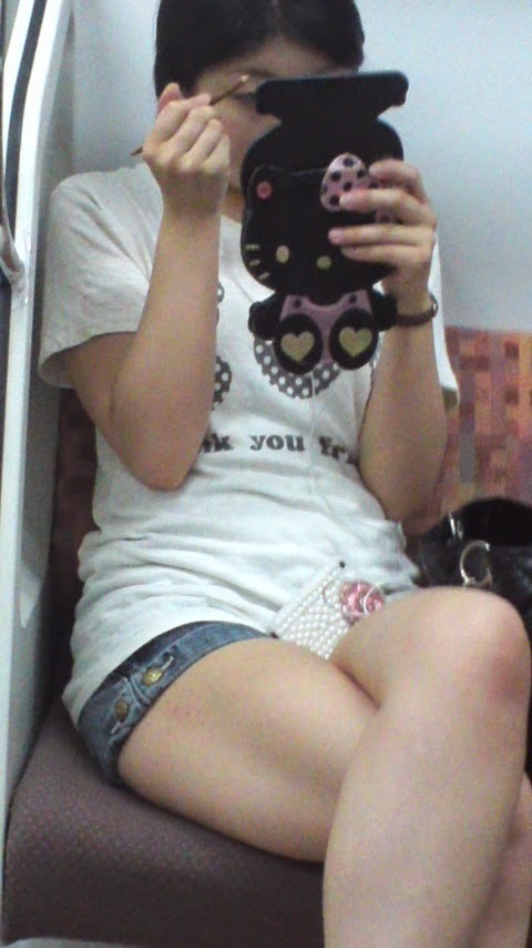 素人_デニムホットパンツ_電車_盗撮_エロ画像06