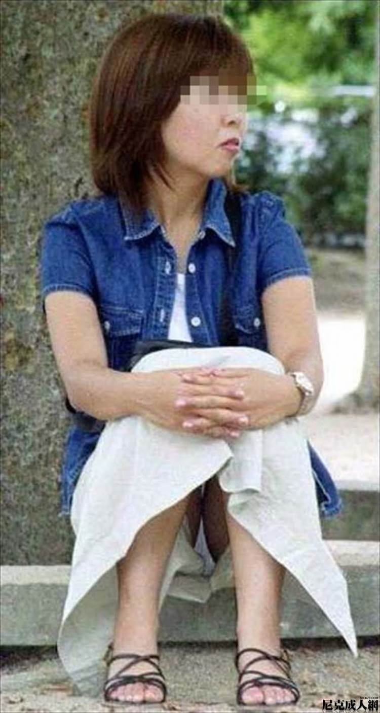 熟女_座りパンチラ_盗撮_エロ画像02