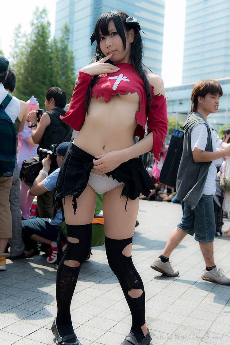 下乳_巨乳_コスプレ_イベント_エロ画像01