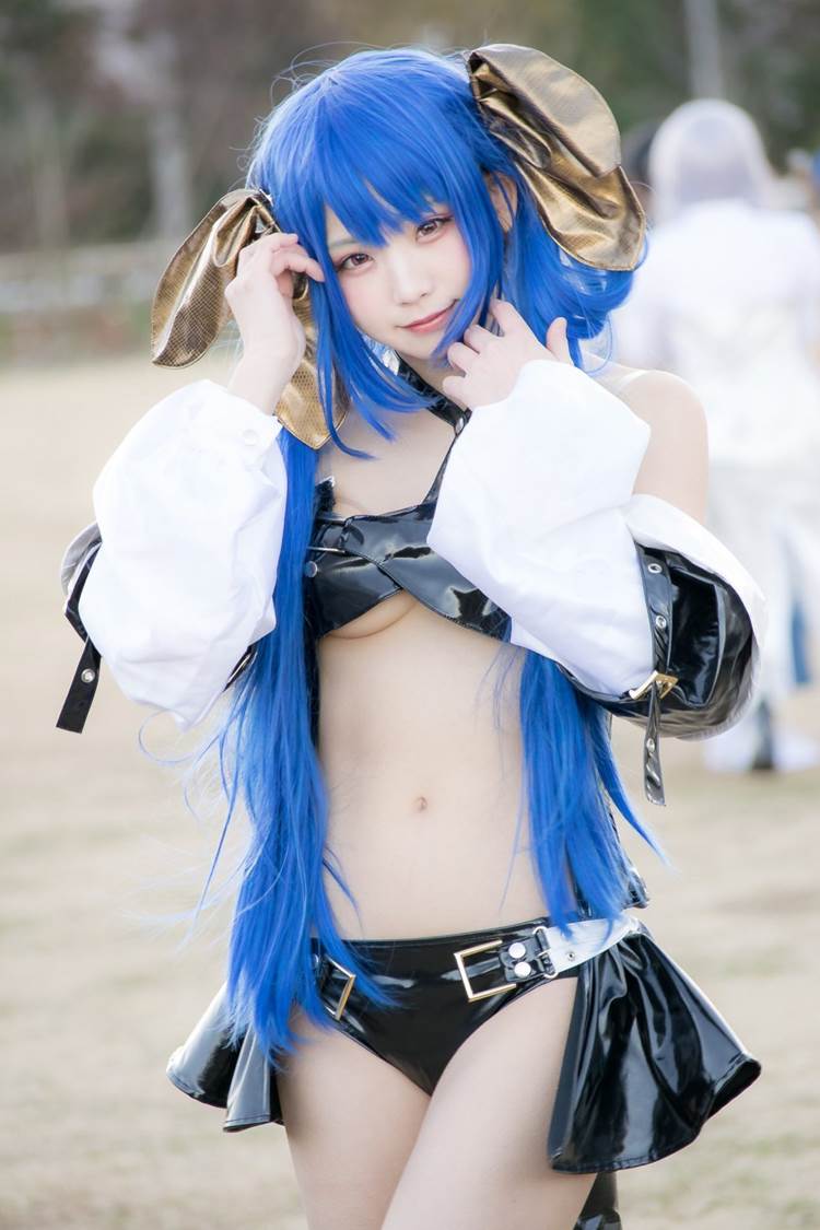 下乳_巨乳_コスプレ_イベント_エロ画像09