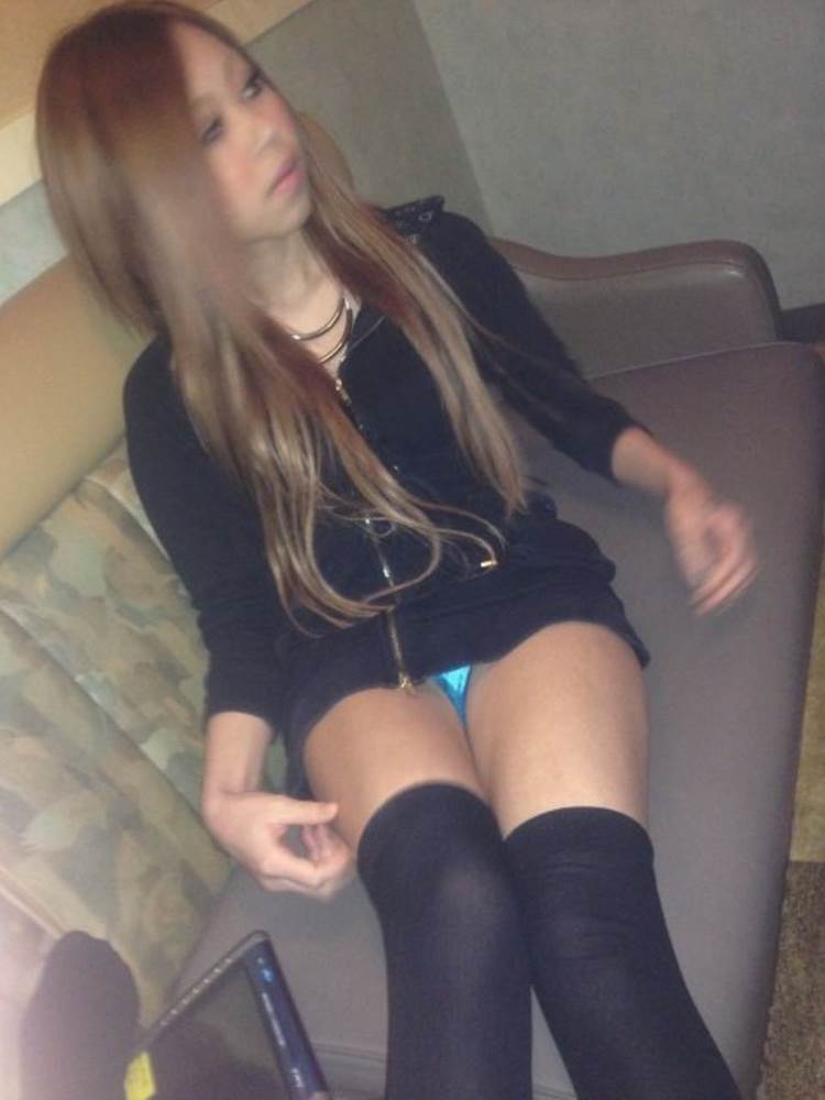 カラオケボックス_素人_パンチラ_エロ画像19