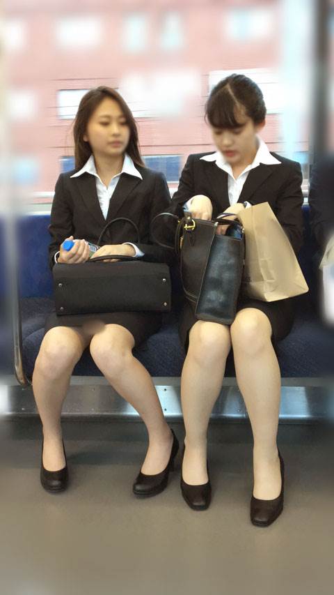 素人_OL_スーツ_電車盗撮_エロ画像05