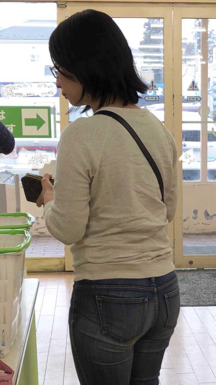 デニム_スキニージーンズ_盗撮_エロ画像06