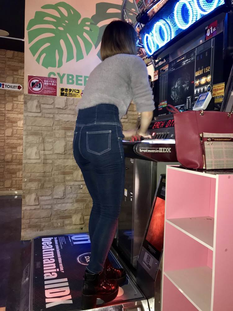 デニム_スキニージーンズ_盗撮_エロ画像07