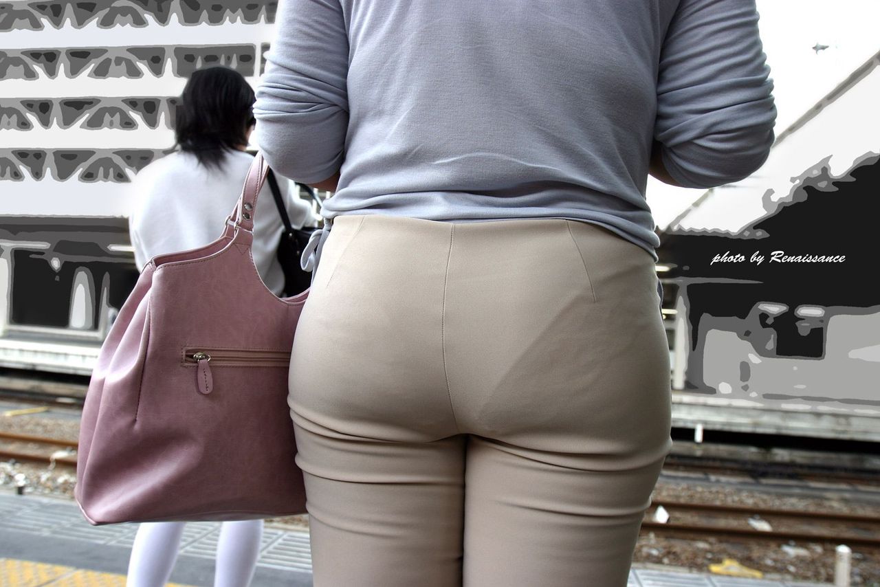 ベージュ_白_パンツ_街撮り盗撮_エロ画像13