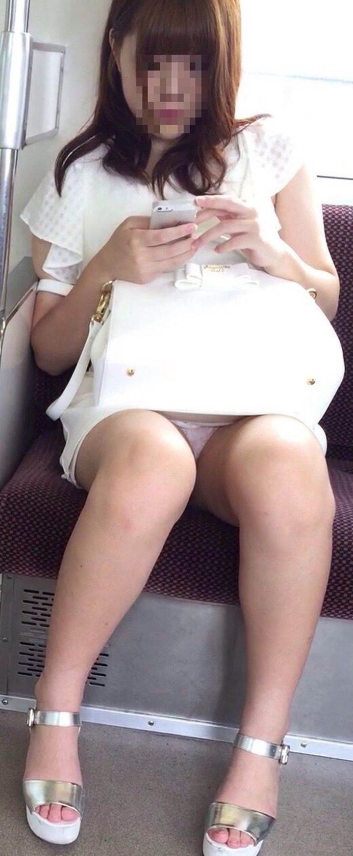 電車_盗撮_パンチラ画像28