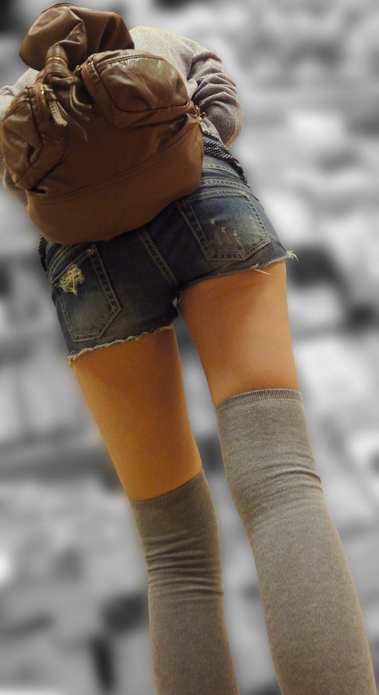 デニムホットパンツ_太もも_街撮り盗撮16