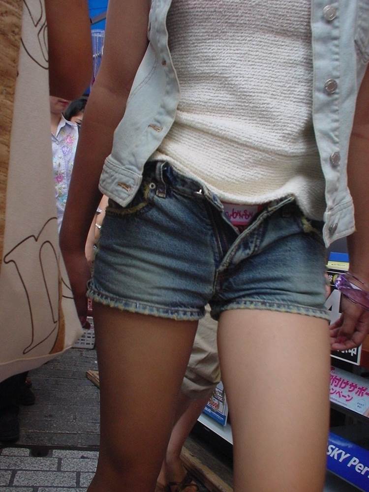 デニムホットパンツ_太もも_街撮り盗撮19