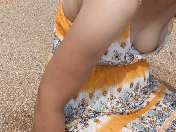 胸チラ_乳首ポロリ_盗撮01