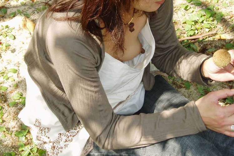 胸チラ_乳首ポロリ_盗撮11