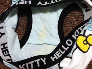 【汚パンツエロ画像】小中高生が愛用する綿パンツのマンカスやウンスジのシミが付いた下着画像ww
