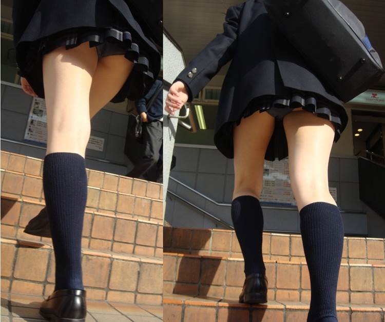 紺ソックス履いたJKの黒下着パンチラ