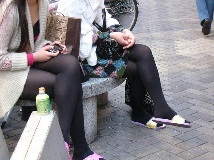 黒パンスト_足組み_街撮り盗撮17