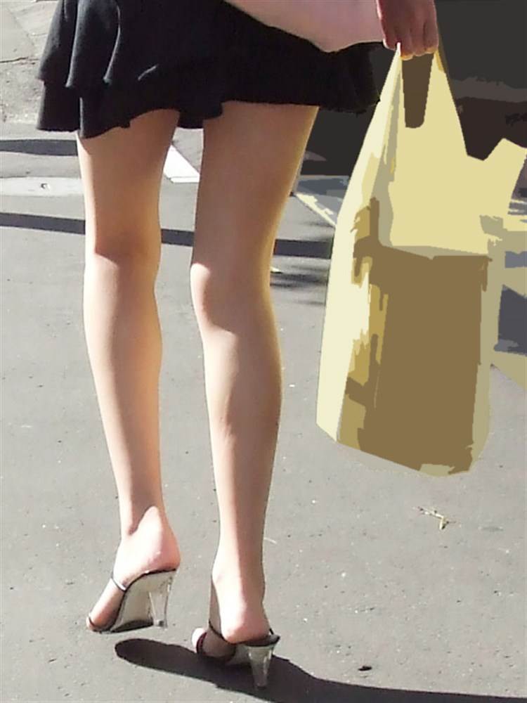 美脚_街撮り_盗撮エロ画像18