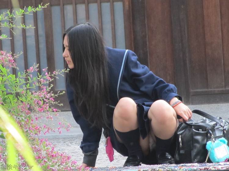 JK_座りパンチラ_街撮り盗撮画像02