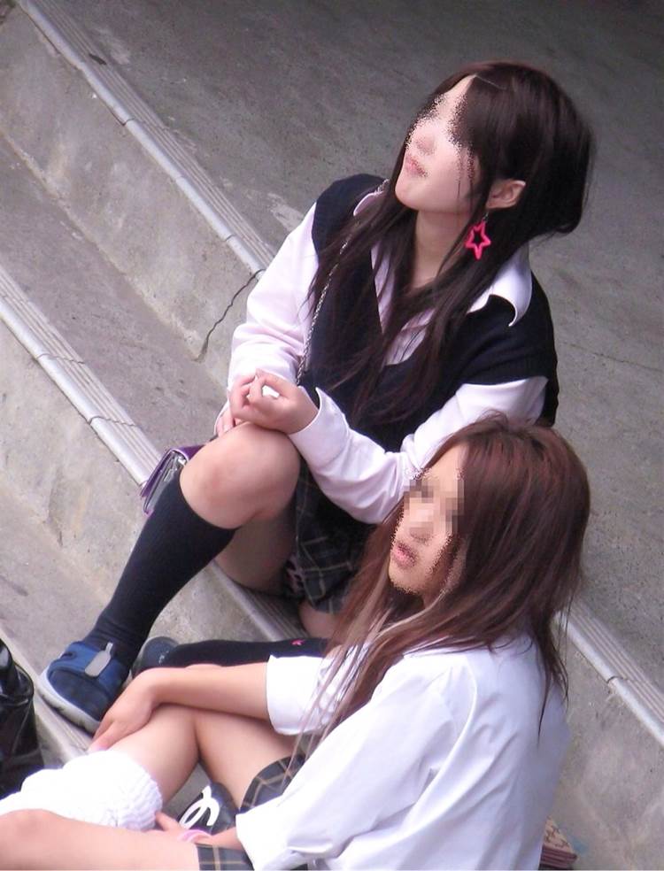 JK_座りパンチラ_街撮り盗撮画像14