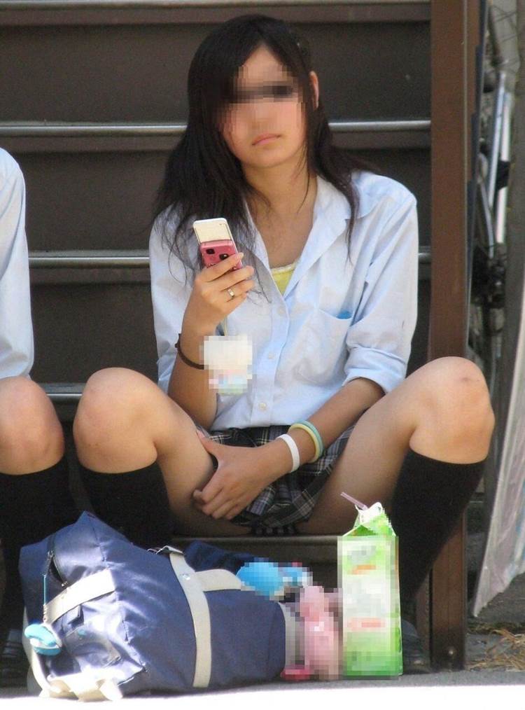 JK_座りパンチラ_街撮り盗撮画像06