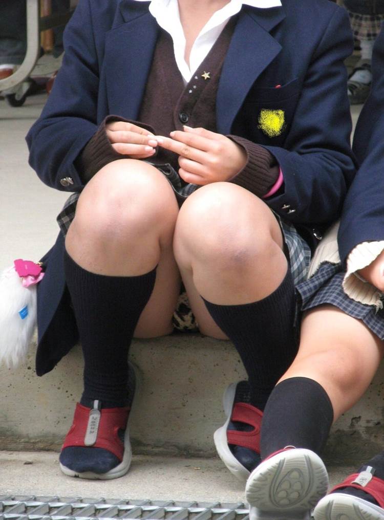 JK_座りパンチラ_街撮り盗撮画像08