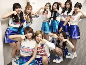 【TWICEエロ画像】GIFアニメで動くwwホットパンツ&ミニスカートの露出高いK-POPアイドルのエロい腰クネダンスww