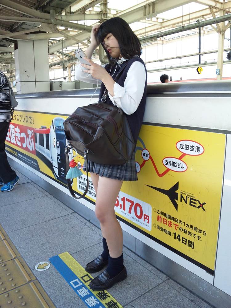 JK_街撮り_美脚生足08