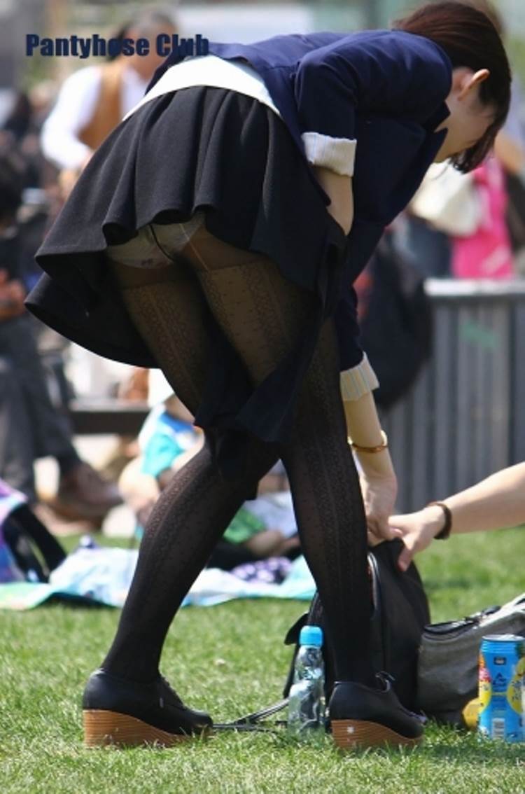 黒パンスト_前屈み_パンチラ盗撮19