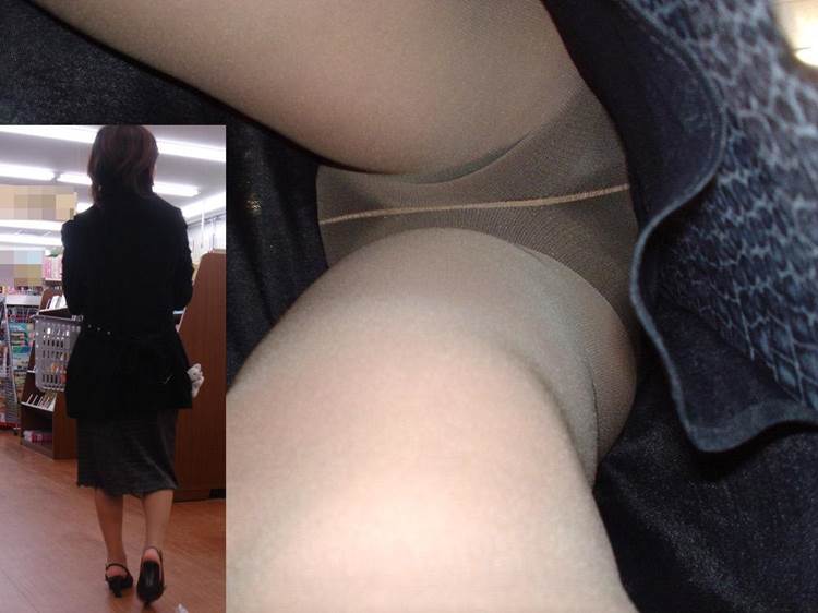 人妻_熟女_逆さ撮り_盗撮画像10