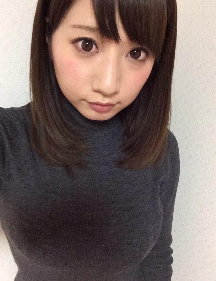 着衣巨乳_黒系の服装_エロ画像15