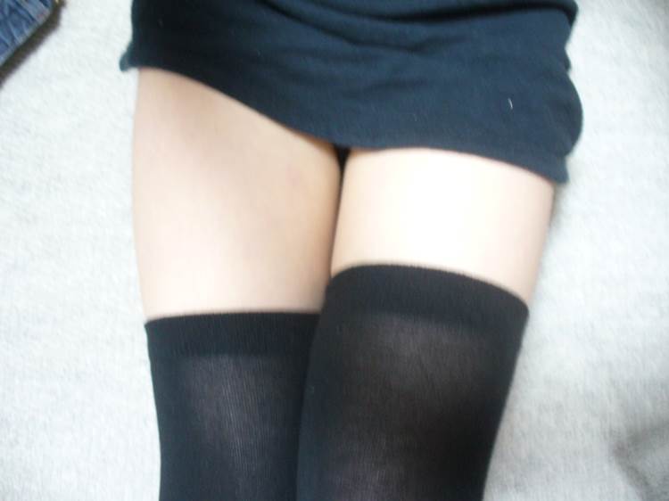 綺麗なムチムチ具合が良い素人の絶対領域を接写撮り