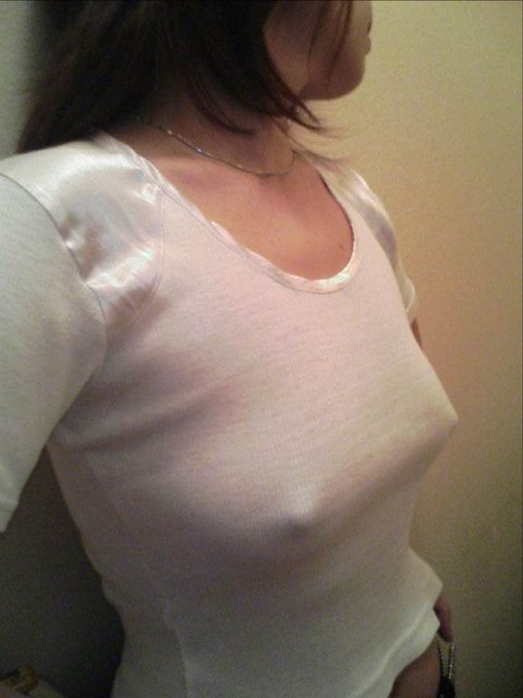 素人_ノーブラ_乳首ポッチ_自撮り_エロ画像10