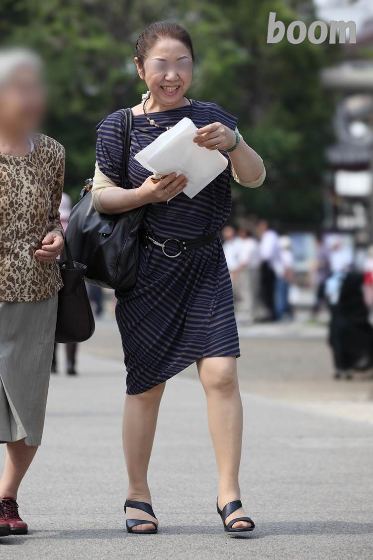熟女_人妻_街撮り_盗撮_エロ画像17
