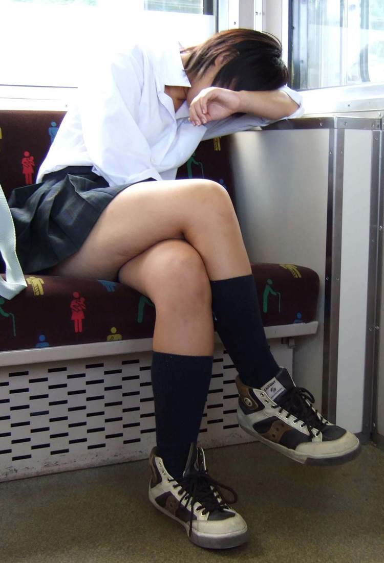 JK_居眠り_電車_盗撮_エロ画像17