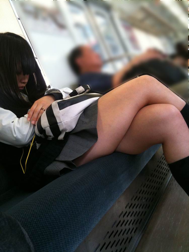 JK_居眠り_電車_盗撮_エロ画像03