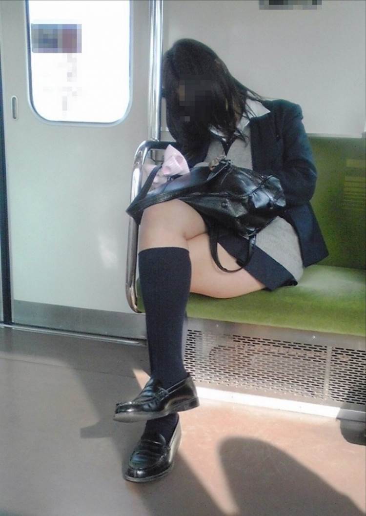 JK_居眠り_電車_盗撮_エロ画像13