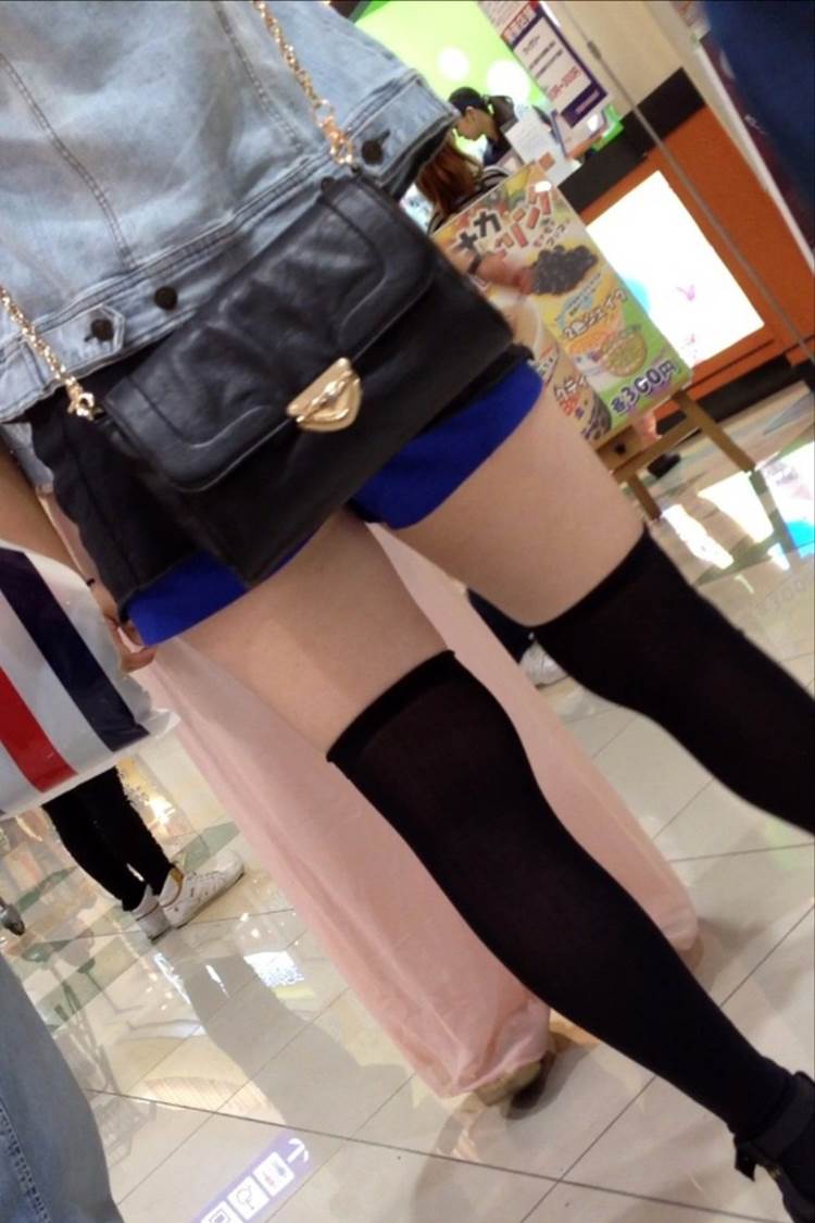 素人_太もも_街撮り_盗撮_エロ画像14
