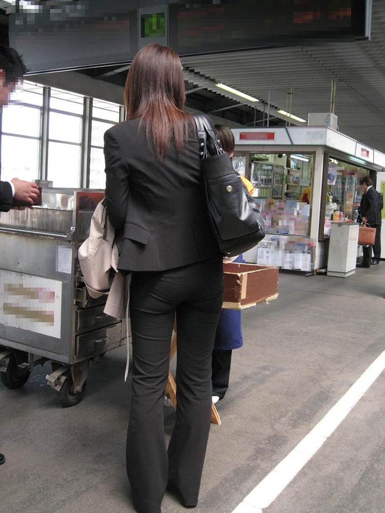 素人_OL_黒パンツ_街撮り_盗撮_エロ画像07