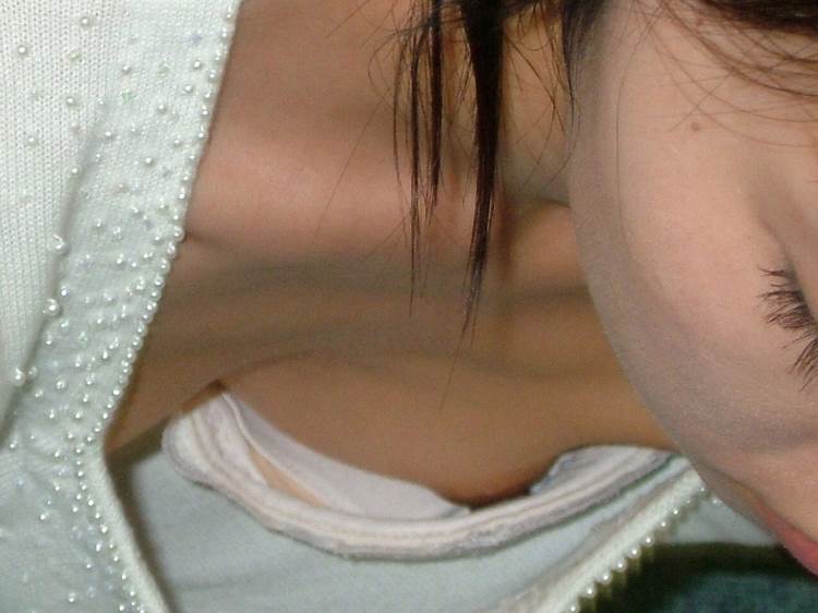 貧乳_胸チラ_乳首_盗撮_エロ画像13