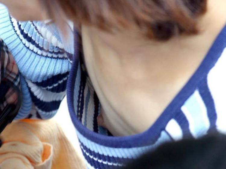 貧乳_胸チラ_乳首_盗撮_エロ画像14