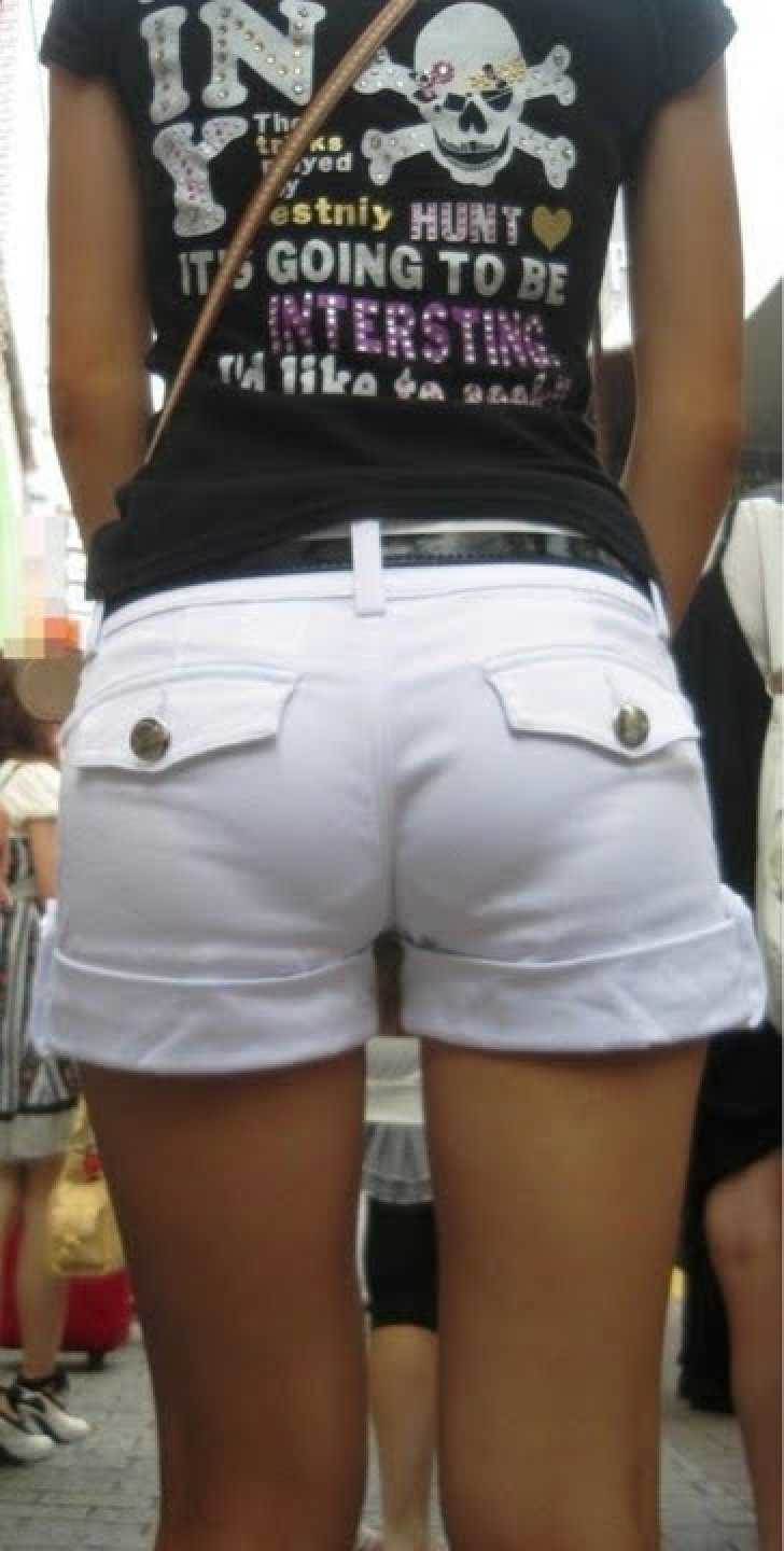 白ホットパンツ_街撮り_盗撮_エロ画像12