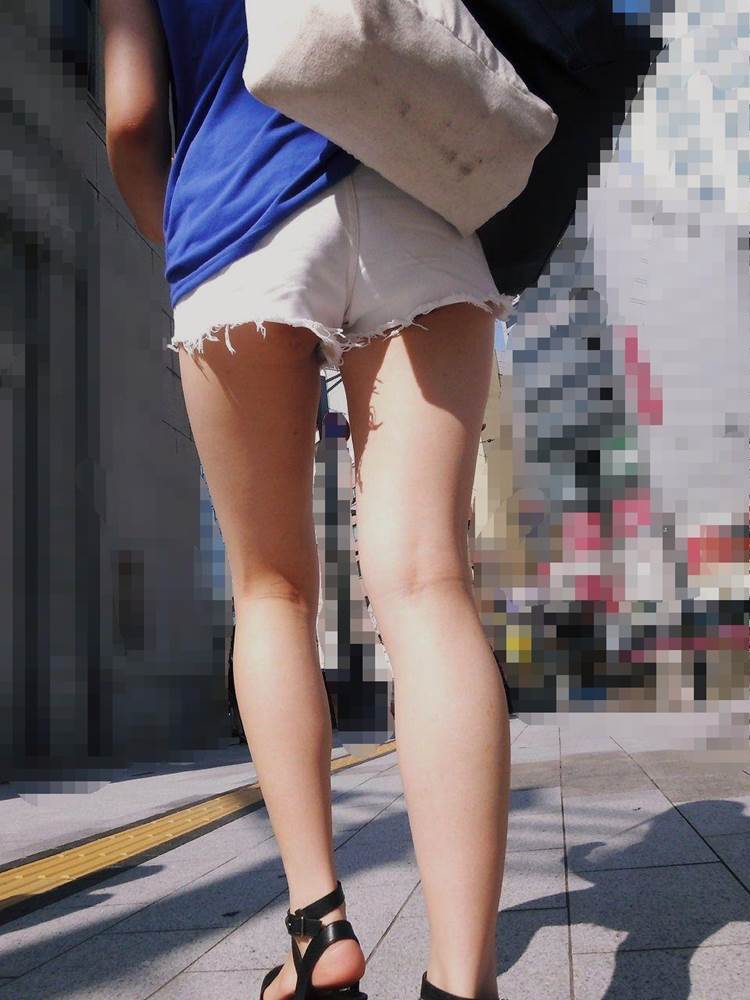 白ホットパンツ_街撮り_盗撮_エロ画像17