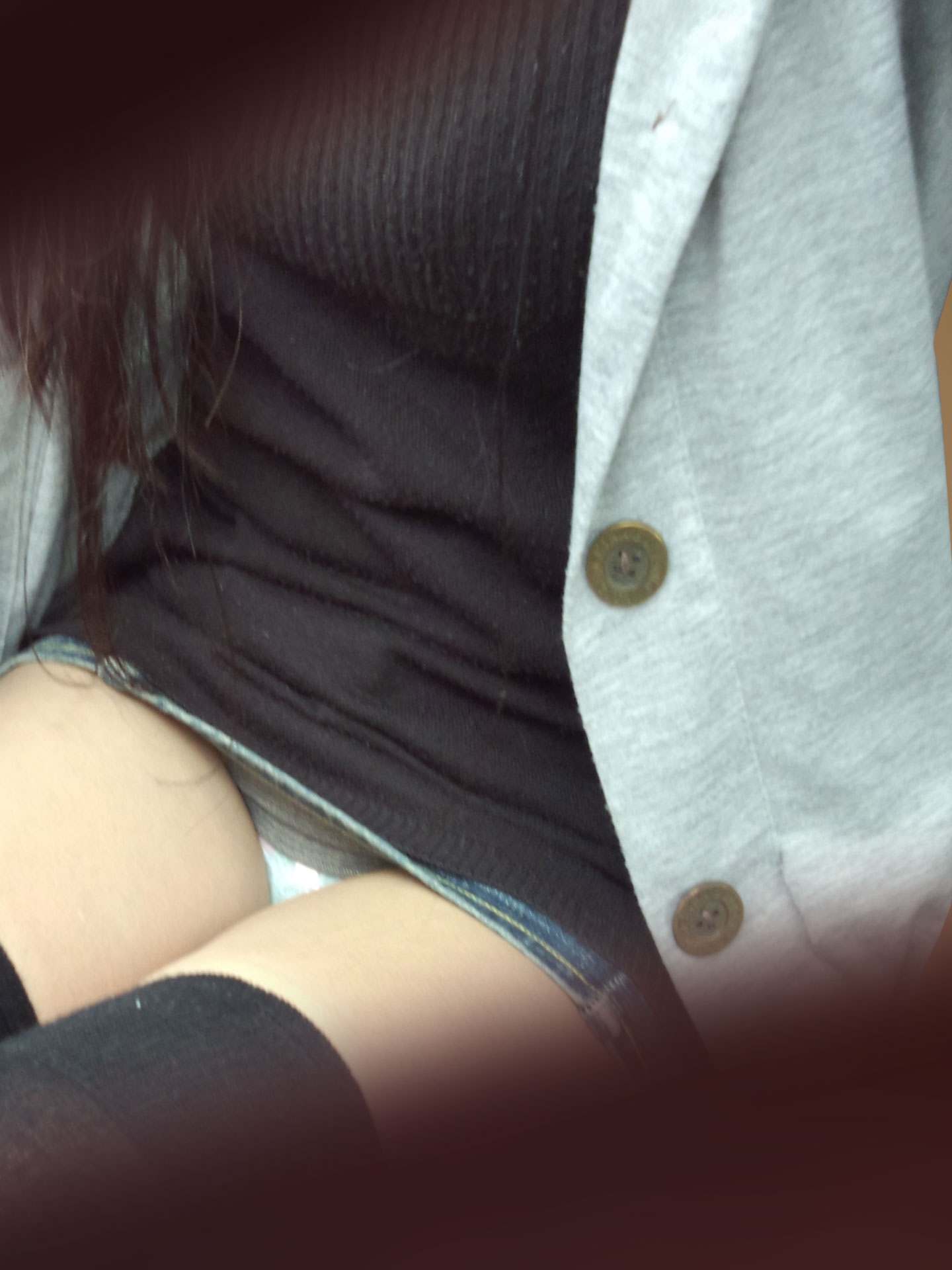 素人_デニムスカート_パンチラ_盗撮_エロ画像19