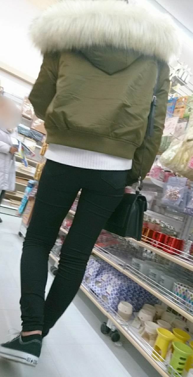 黒スキニー_素人_街撮り_盗撮_エロ画像12