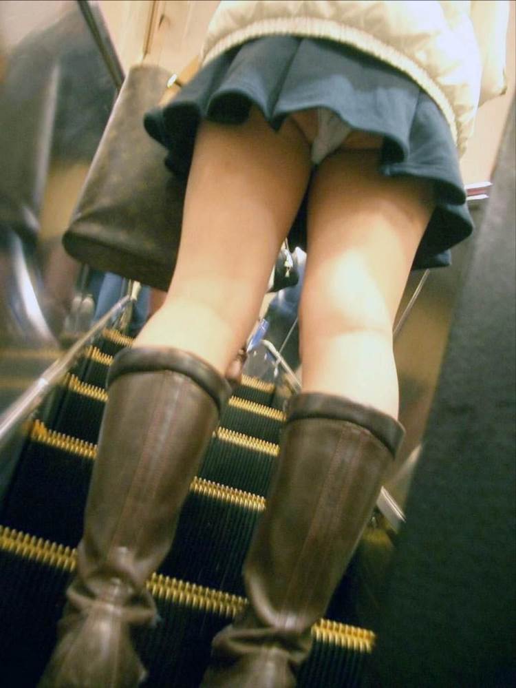 エスカレーター_ミニスカート_盗撮_エロ画像11