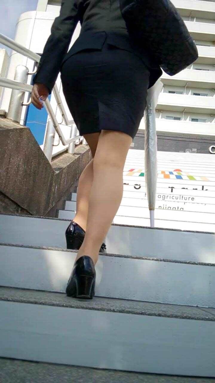 OL_タイトスカート_階段_盗撮_エロ画像14