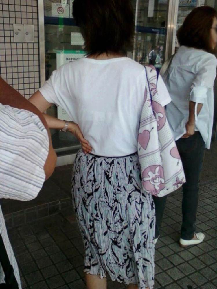 人妻_素人_透けブラ_街撮り_盗撮_エロ画像08