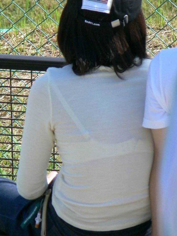 人妻_素人_透けブラ_街撮り_盗撮_エロ画像13