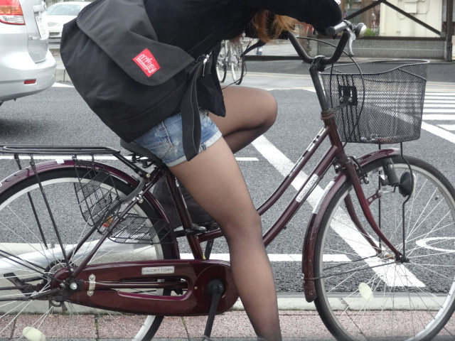 黒パンスト_自転車_素人_街撮り盗撮_エロ画像12