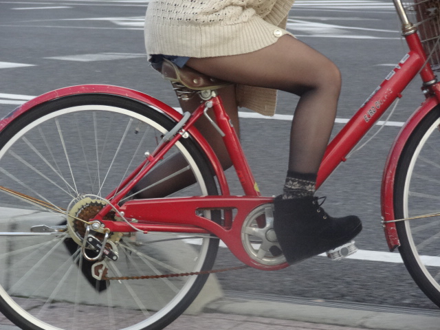 黒パンスト_自転車_素人_街撮り盗撮_エロ画像16