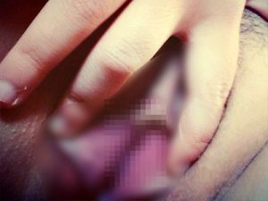 【素人おまんこエロ画像】局部をドアップで自撮り…剛毛から無毛パイパンまで様々なクパァを接写撮影ww